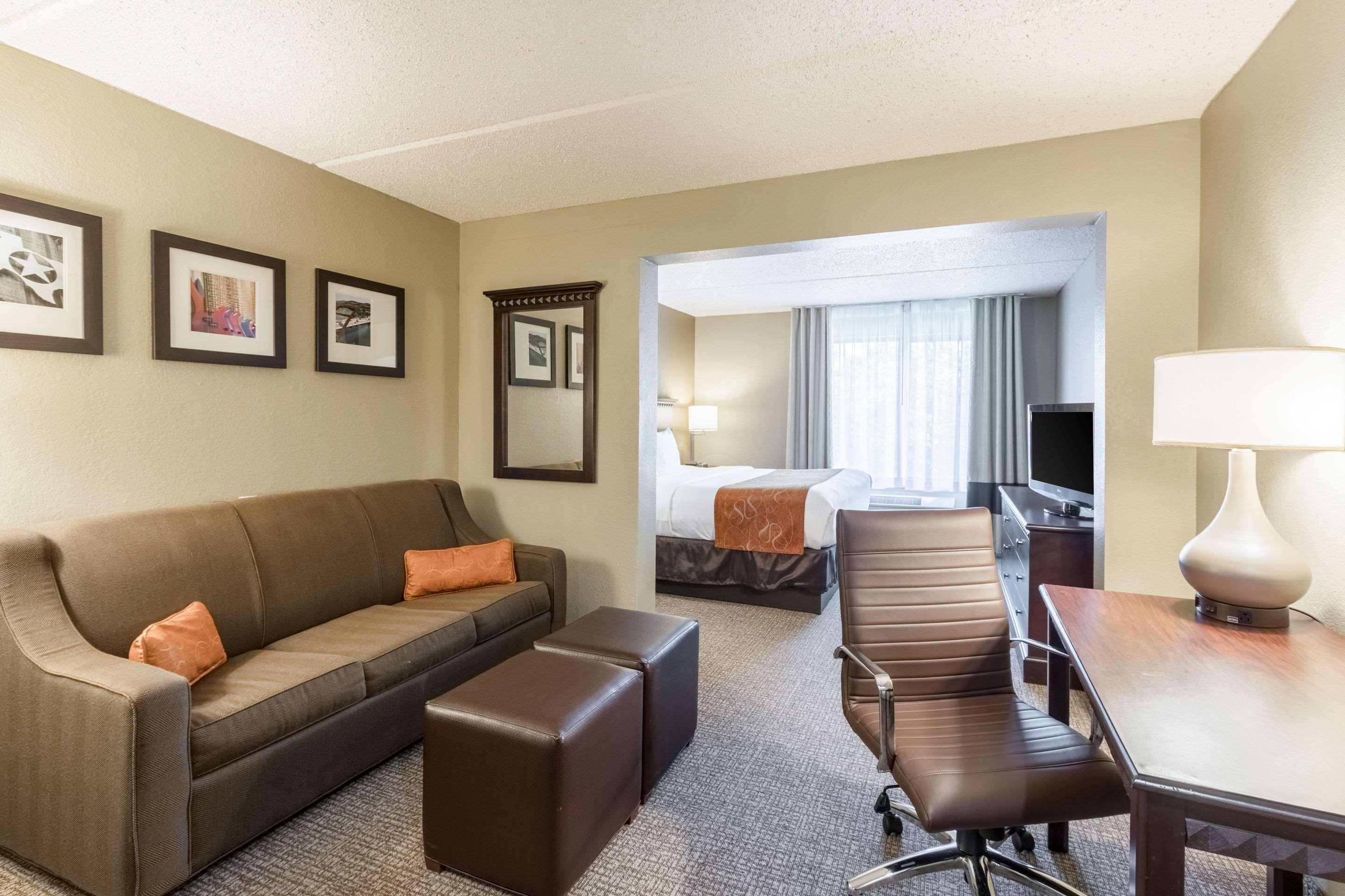 Comfort Suites Austin Airport Екстериор снимка