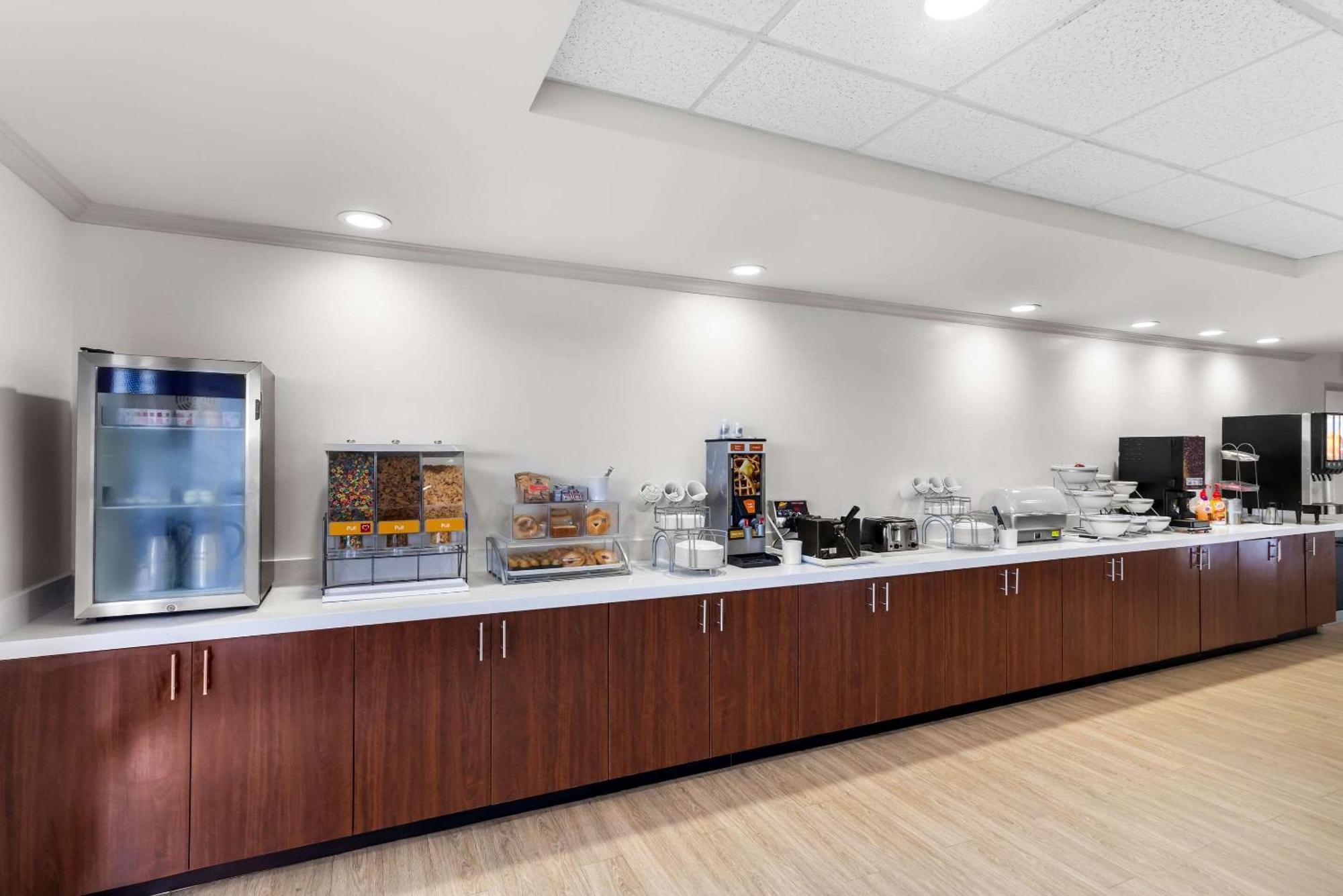 Comfort Suites Austin Airport Екстериор снимка