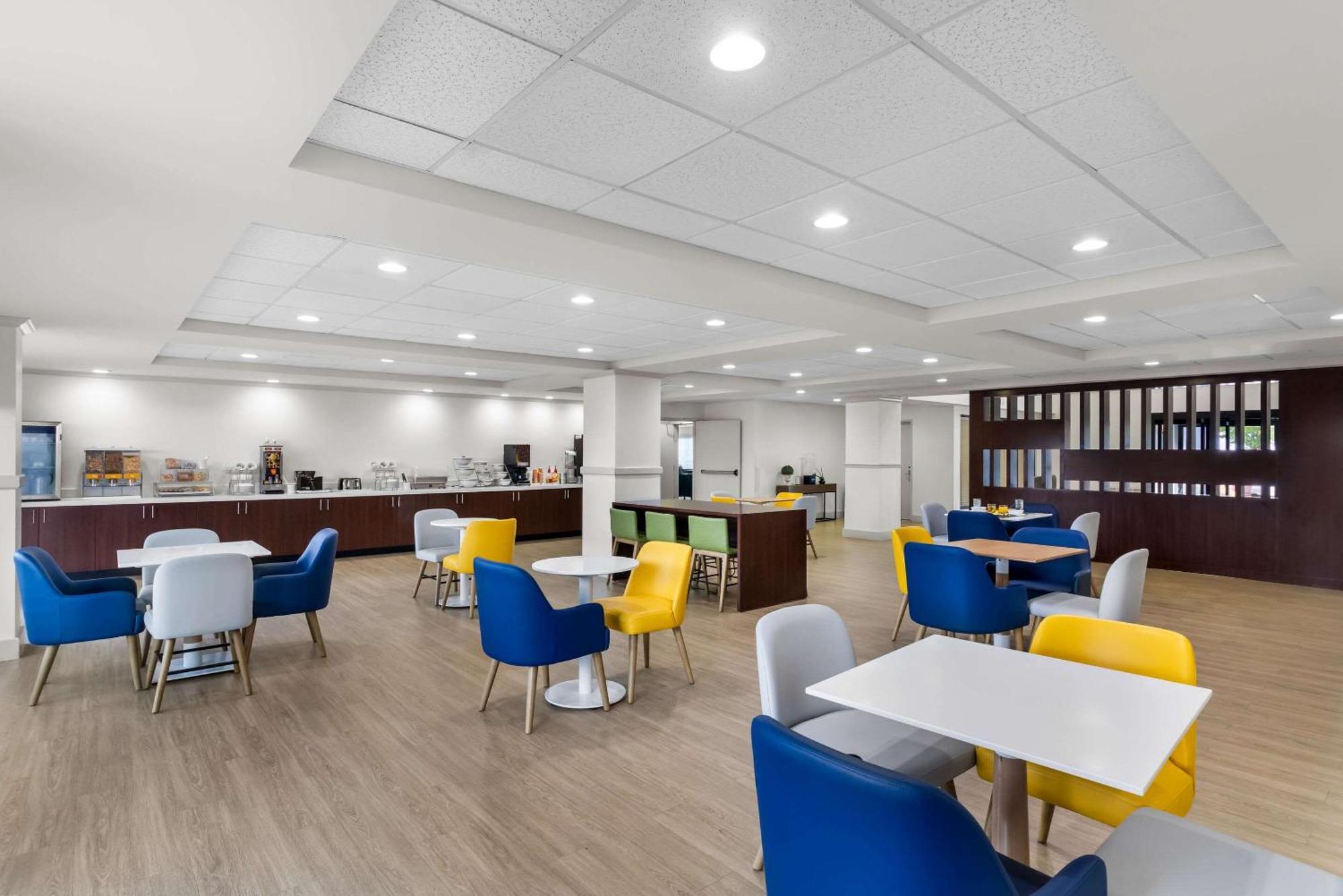 Comfort Suites Austin Airport Екстериор снимка
