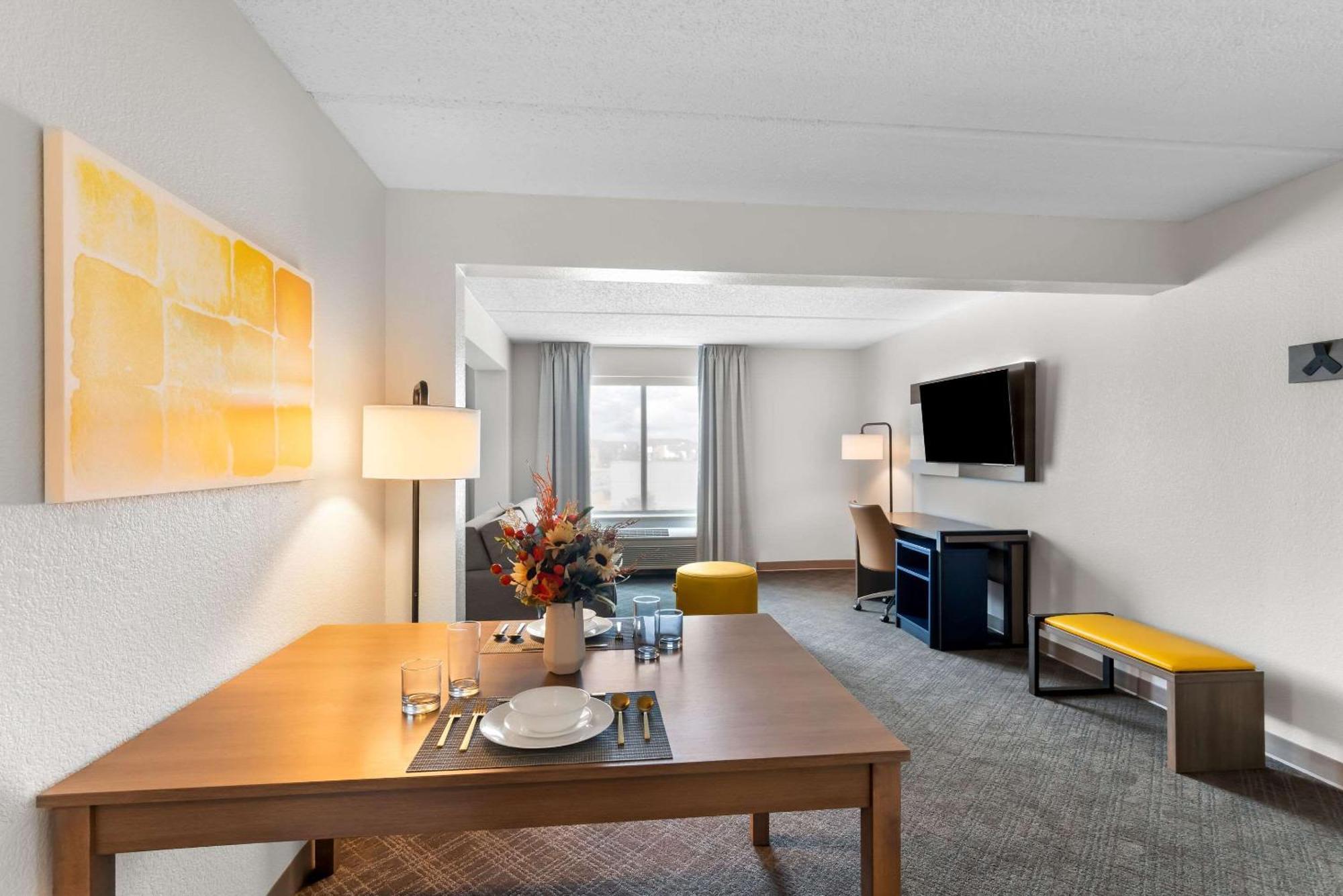 Comfort Suites Austin Airport Екстериор снимка